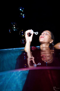 Nightly "bubble games" at the pool ;-) by Rico Besserdich 